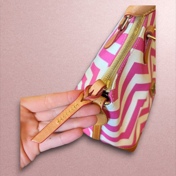 Authentic Dooney & Bourke Pink White Chevron Satchel Tote Strap Barbie Girly Y2K - Picture 9 of 16